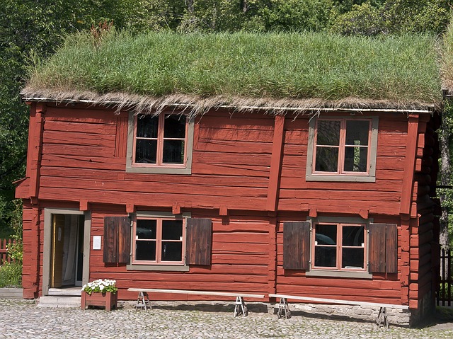 alternativní dům se střechou s trávníkem